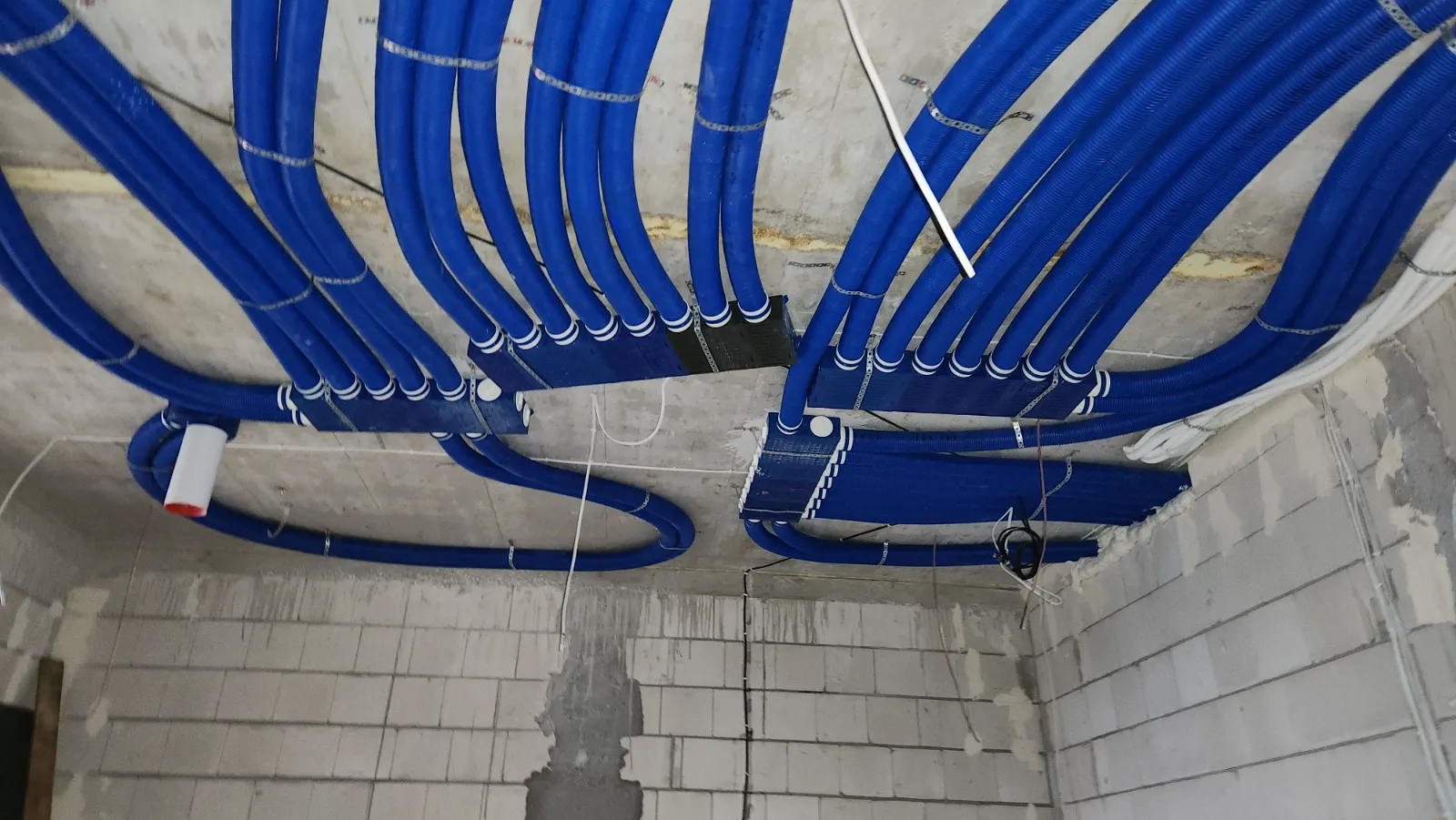 Stan surowy zamknięty z instalacjami