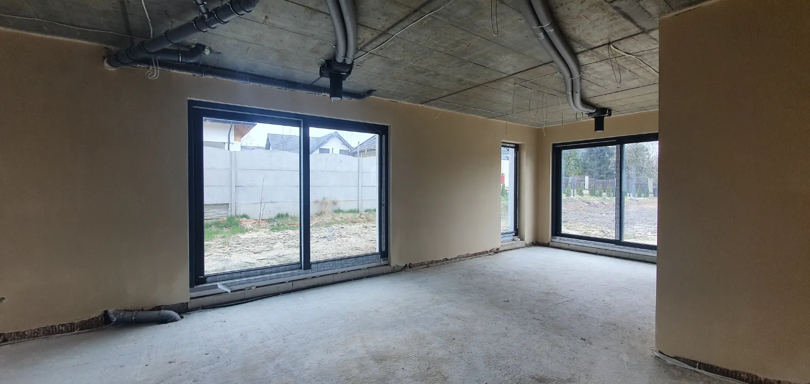 Stan surowy zamknięty z instalacjami